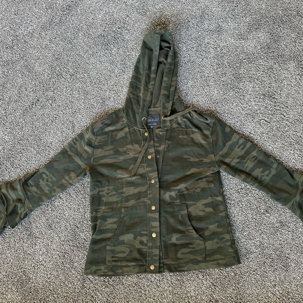 Sanctuary camouflage jacket with ruffle sleeves